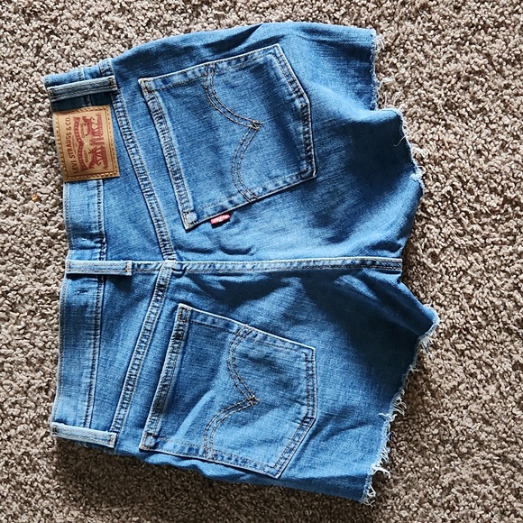 Levi's high rise shorts - Picture 3 of 3